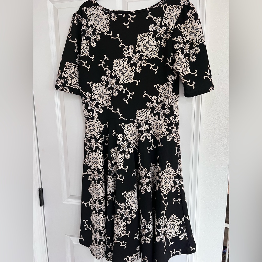 LulaRoe Nicole Elegant Collection with Matching Tights, jewelry, & belt - Picture 5 of 16